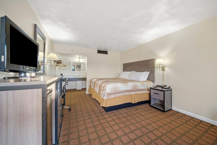 Room 35 of 38