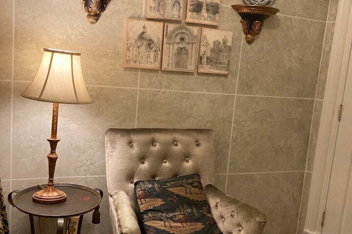 Room 34 of 102