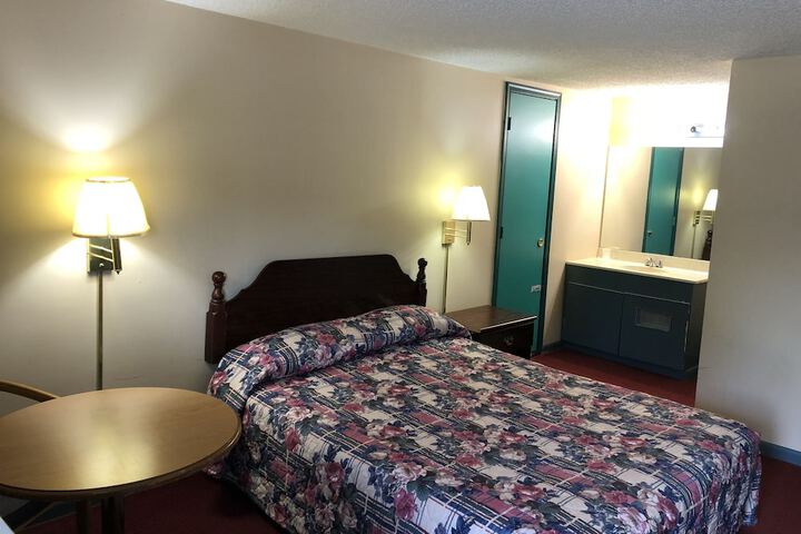 Red Maple Inn