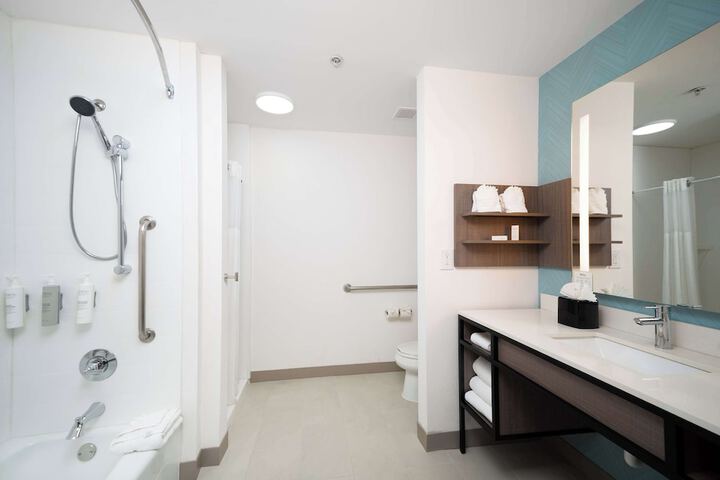 Room 12 of 27
