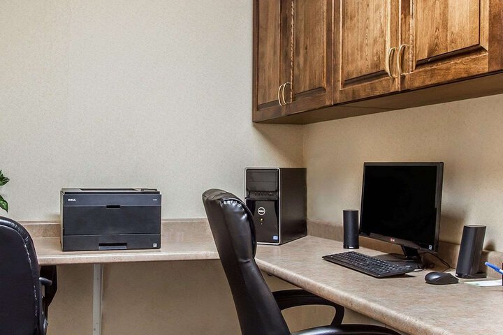 Quality Inn & Suites Fort Madison near Hwy 61