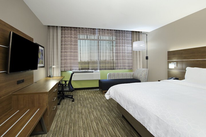 Holiday Inn Express & Suites Dallas-Frisco NW Toyota Stdm by IHG