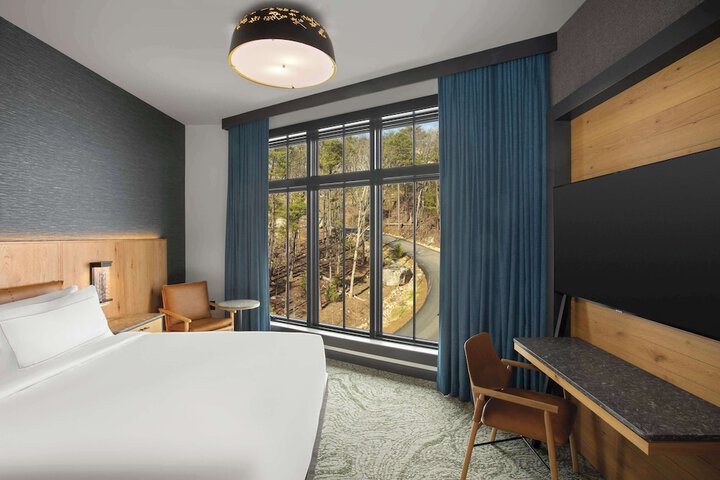 Room 102 of 227