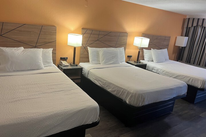 Howard Johnson by Wyndham Malden Boston Area