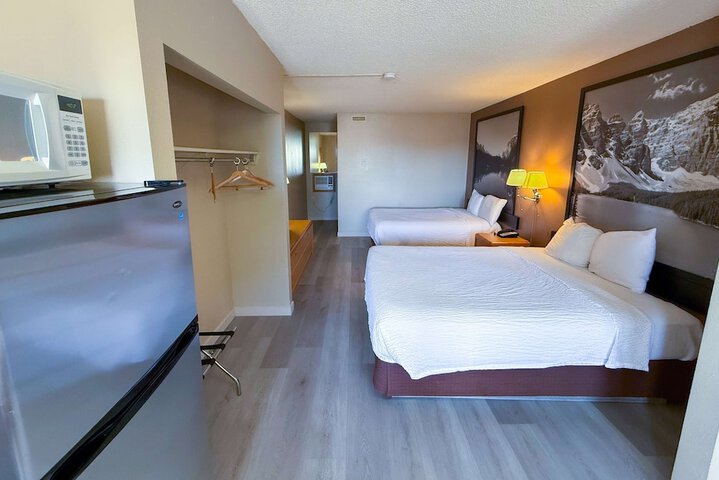 Super 8 by Wyndham Medicine Hat AB