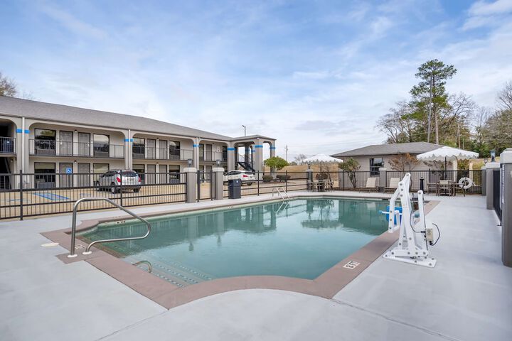 Pool 4 of 27