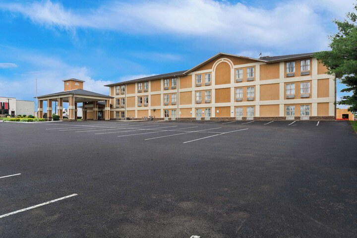 Hotel 2 of 57