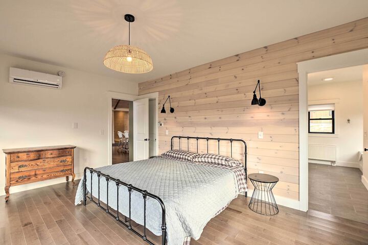 Secluded Kingfield Abode w / Idyllic Mtn Views