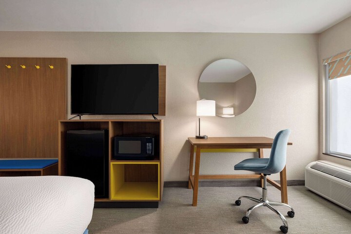 Days Inn by Wyndham Hillsboro