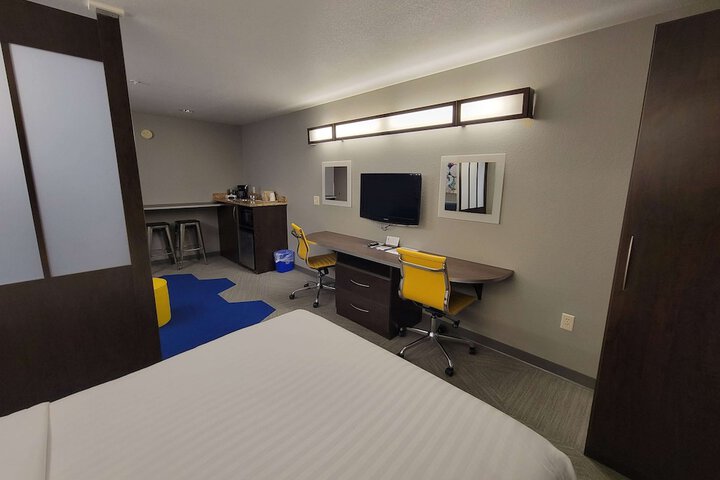 Room 33 of 54