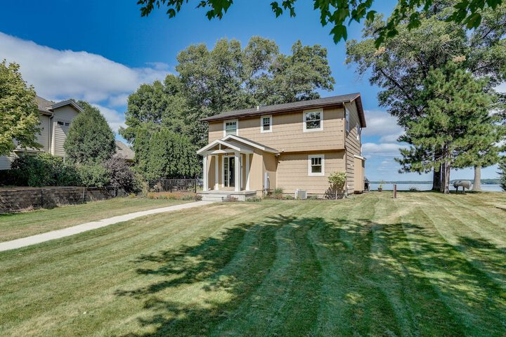 Lakefront Chippewa Falls Haven w / Private Deck!