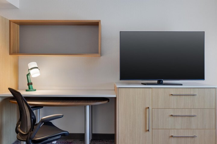 Home2 Suites by Hilton Milwaukee Brookfield