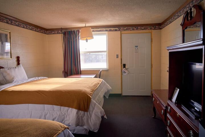 Room 9 of 14