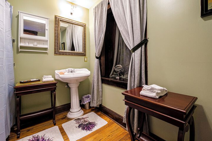 Stone Manor Boutique Inn