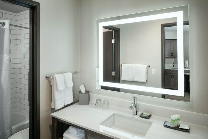 Room 34 of 46