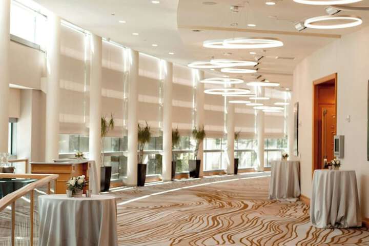 Ballroom/Hall 84 of 104