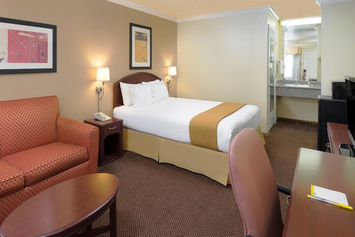 Room 7 of 19