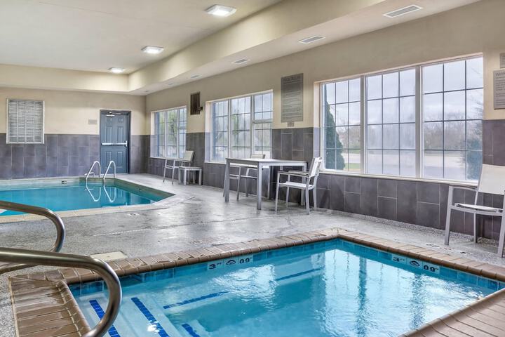 Country Inn & Suites by Radisson Georgetown, KY