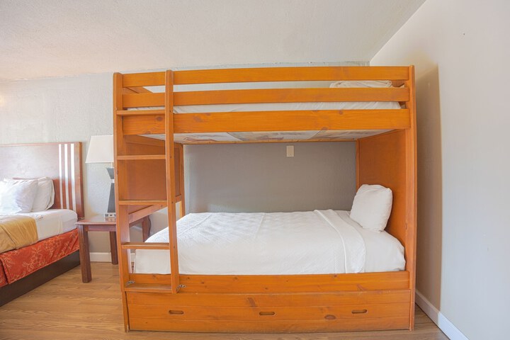 Room 44 of 128