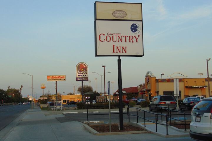 Corcoran Country Inn