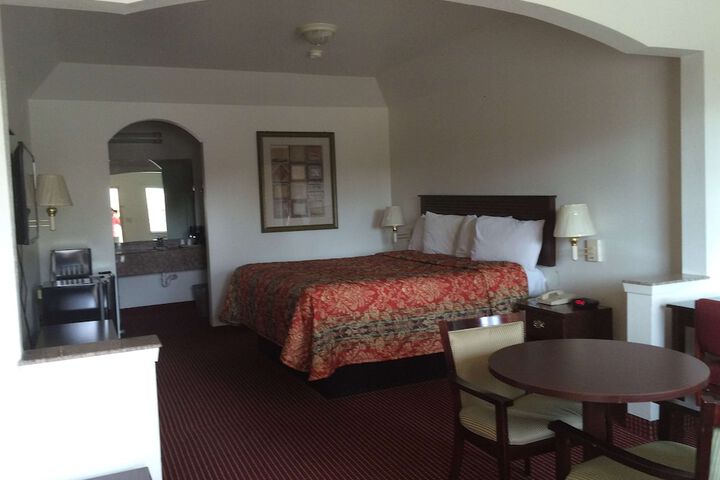 Room 7 of 14