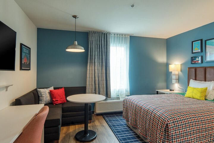 Room 9 of 18