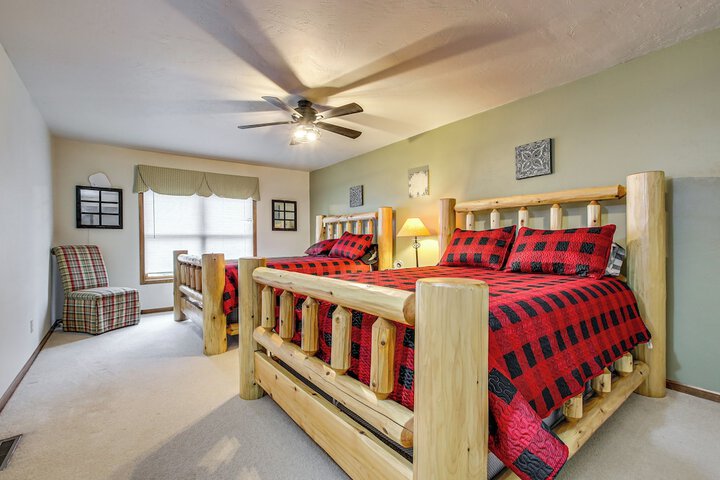 Door County Townhome: Pool Access 1 Mi to Beach!