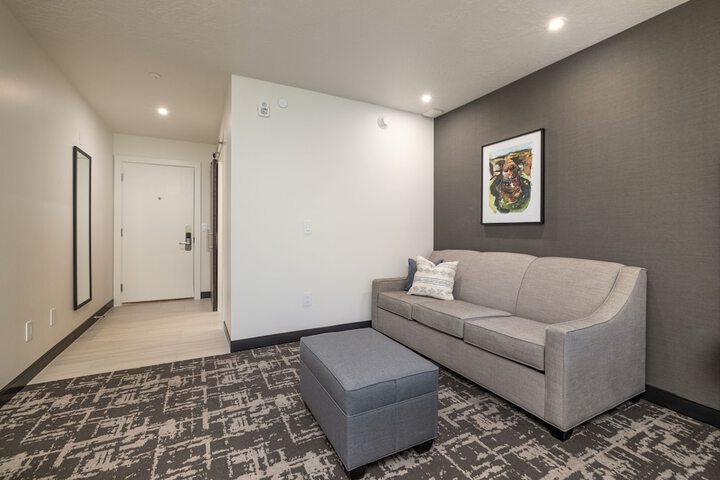 Room 9 of 18