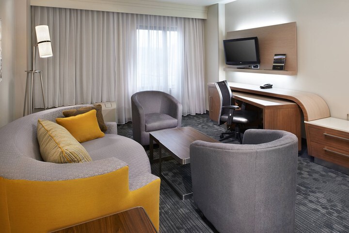 Room 10 of 33