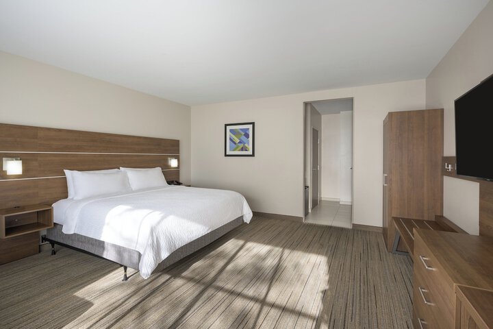 Holiday Inn Express & Suites Gilbert Mesa Gateway Airport by IHG