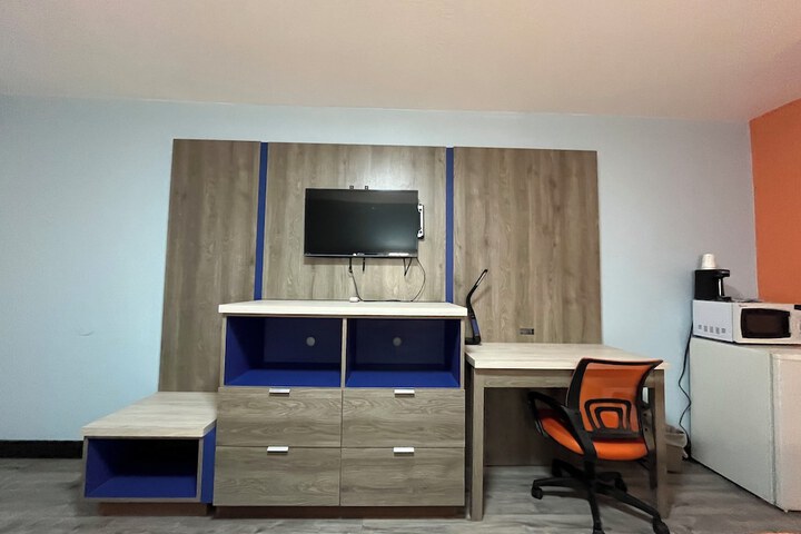 Room 9 of 18