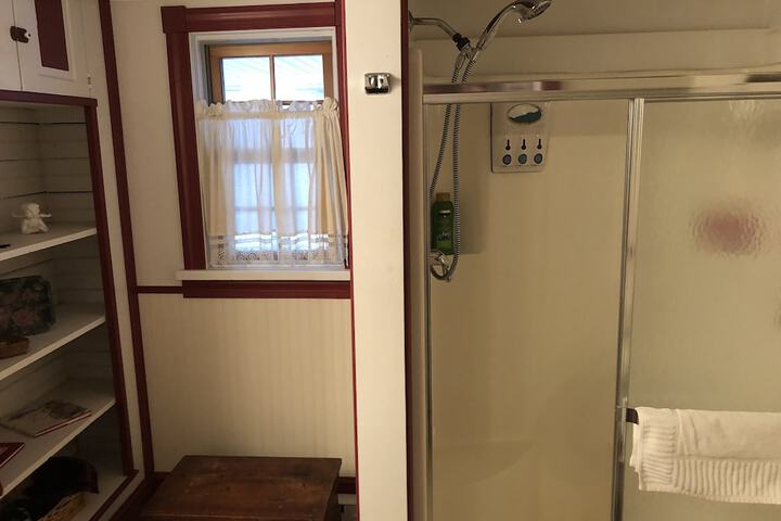 Room 16 of 32