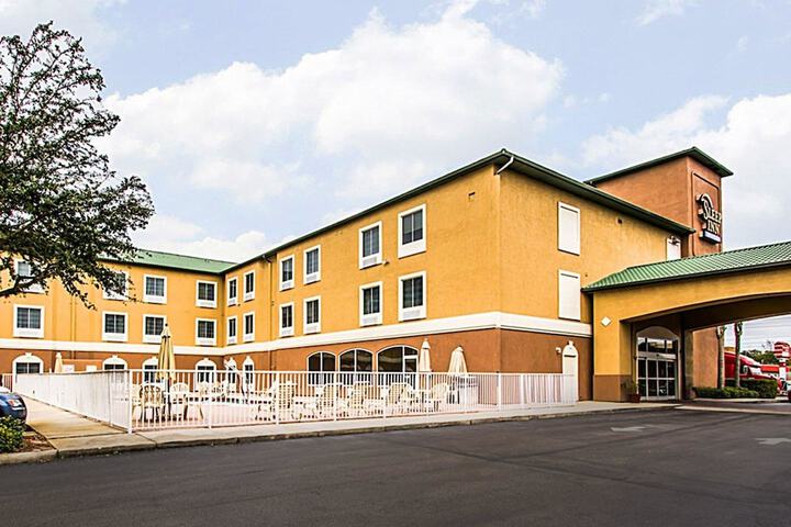 Hotel 4 of 41