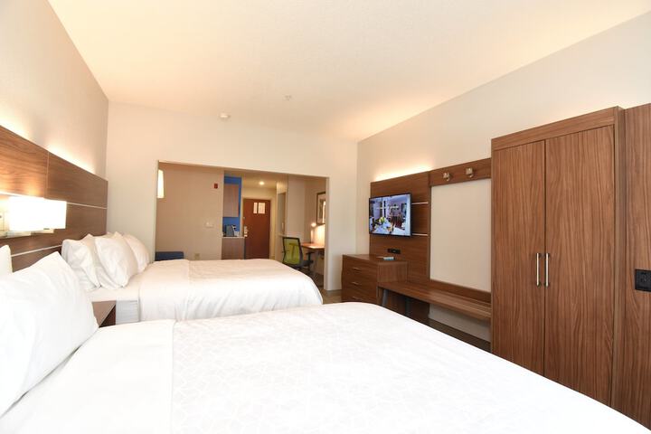 Room 25 of 38
