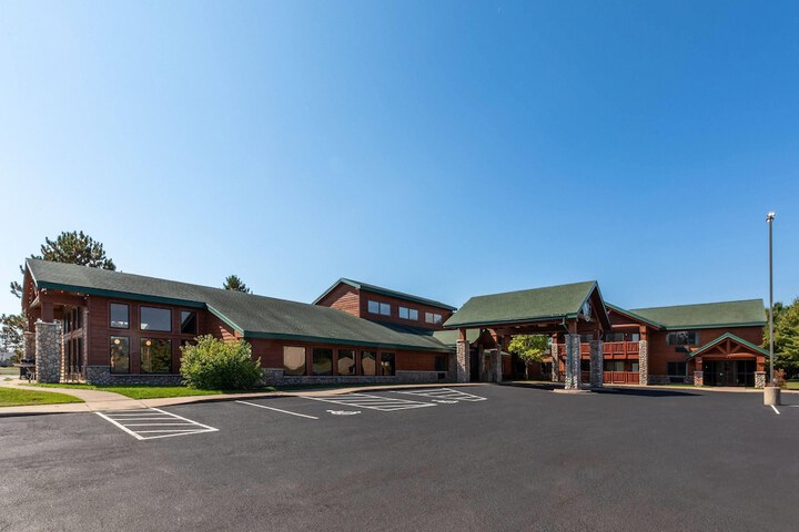 Shell Lake Lodge a Travelodge by Wyndham