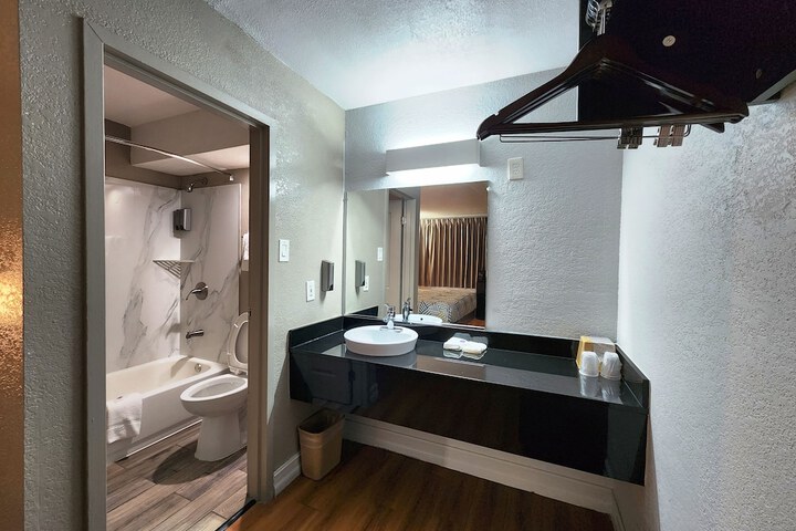 Room 17 of 41