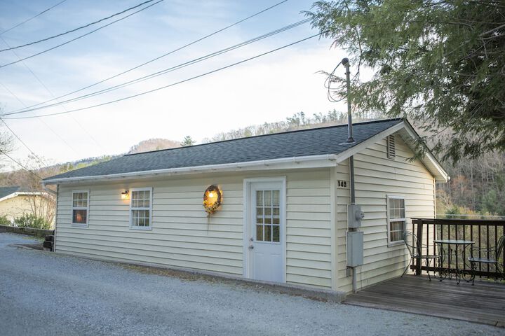 The Chimney Rock Inn & Cottages