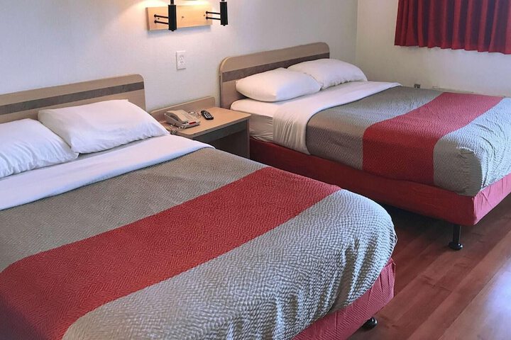 Room 13 of 35