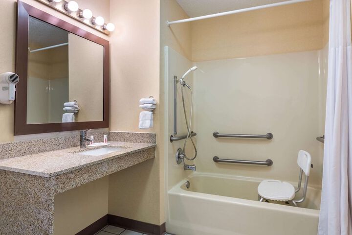 Room 9 of 26