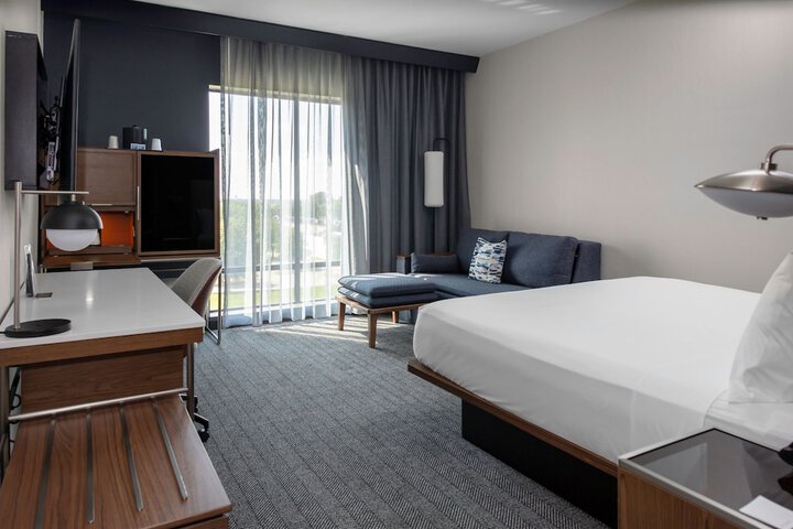 Room 16 of 28