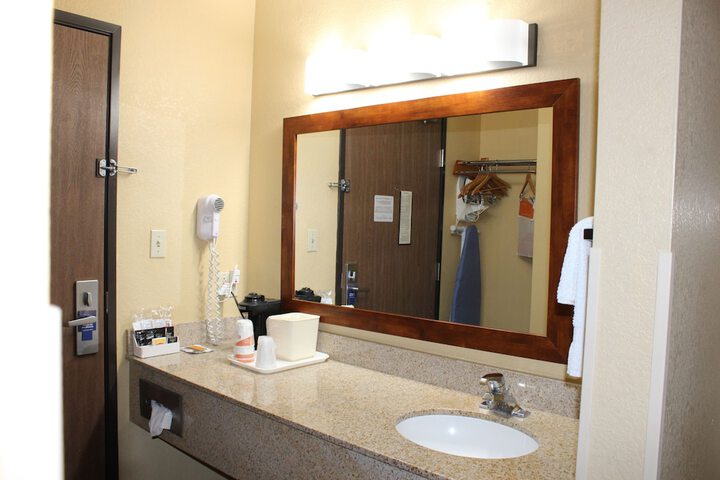 Room 26 of 71