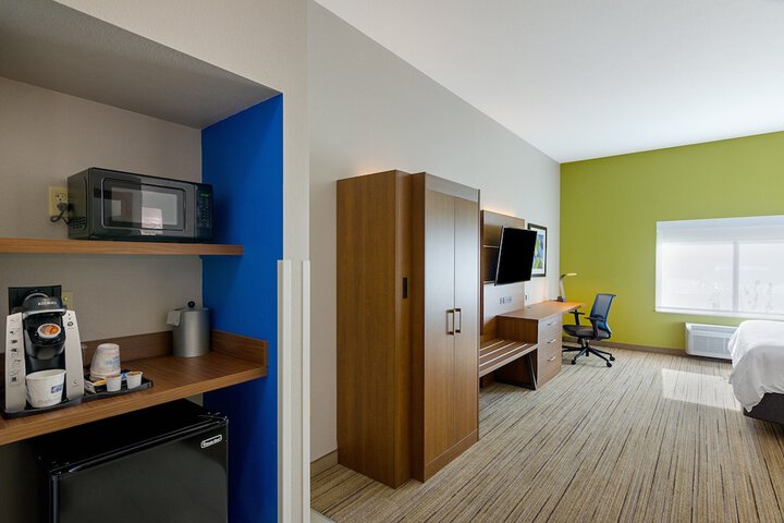 Holiday Inn Express Hotel & Suites Weston by IHG