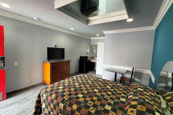 Room 20 of 31