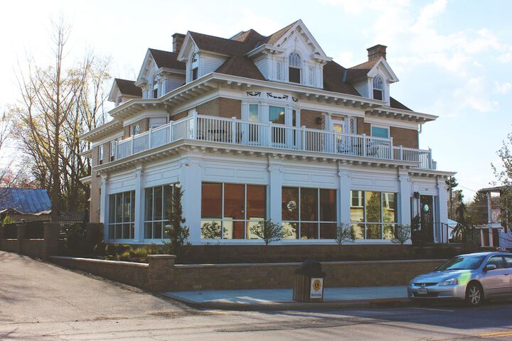 Wishmaker House B & B