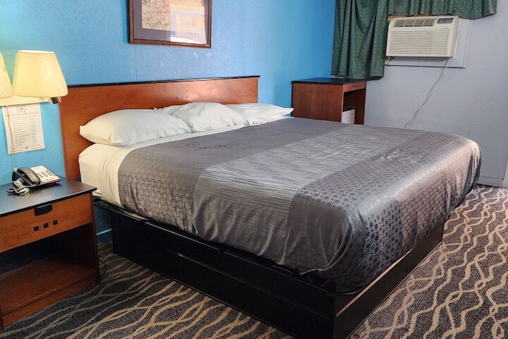 Room 8 of 15