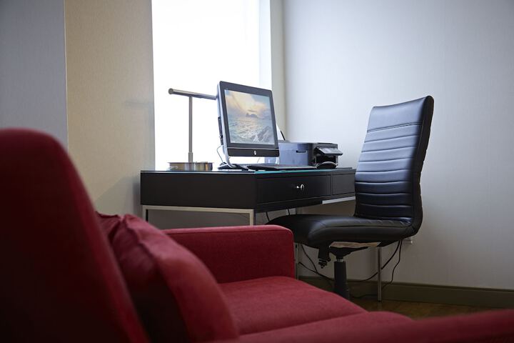 Business Center 28 of 33
