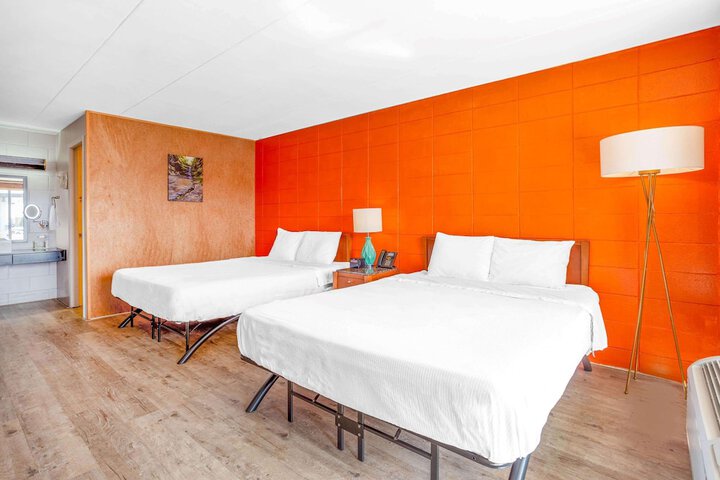 Room 10 of 25