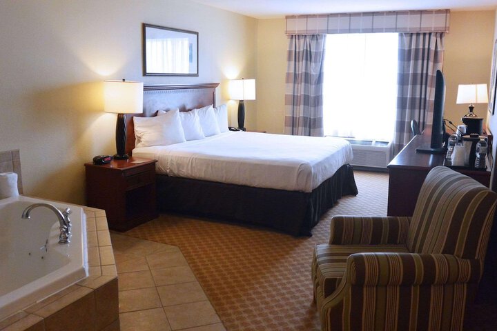 Country Inn & Suites by Radisson Peoria North, IL