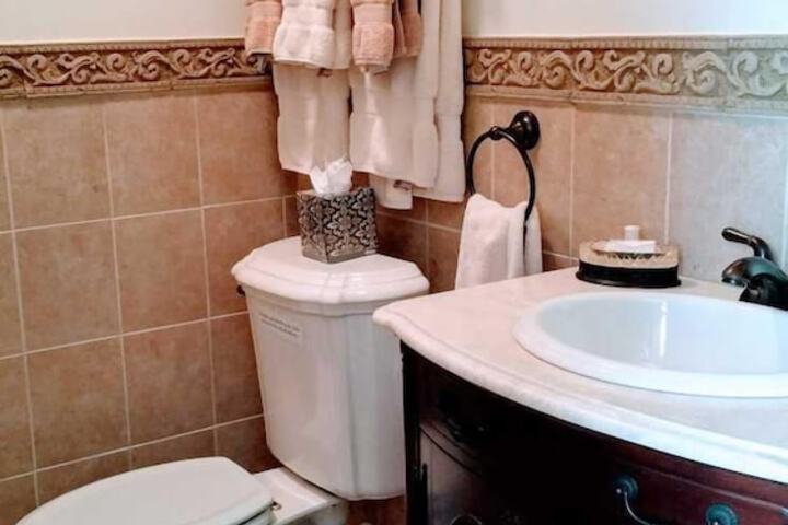 Colonial Beach Plaza Bed & Breakfast
