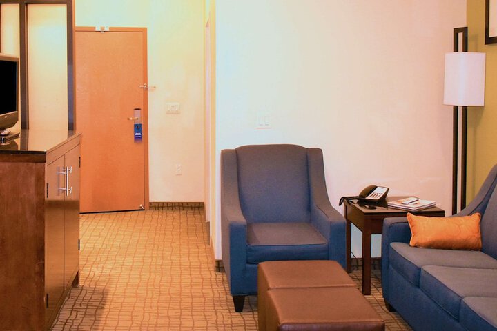 Room 12 of 33